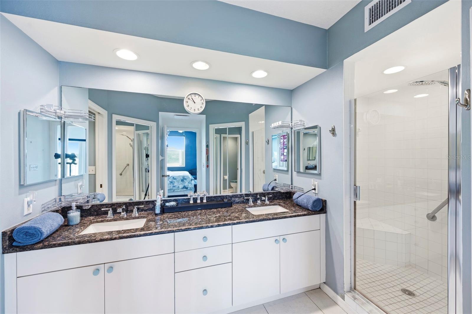 COUNTRY CLUB CONDO AT EAST BAY - Residential