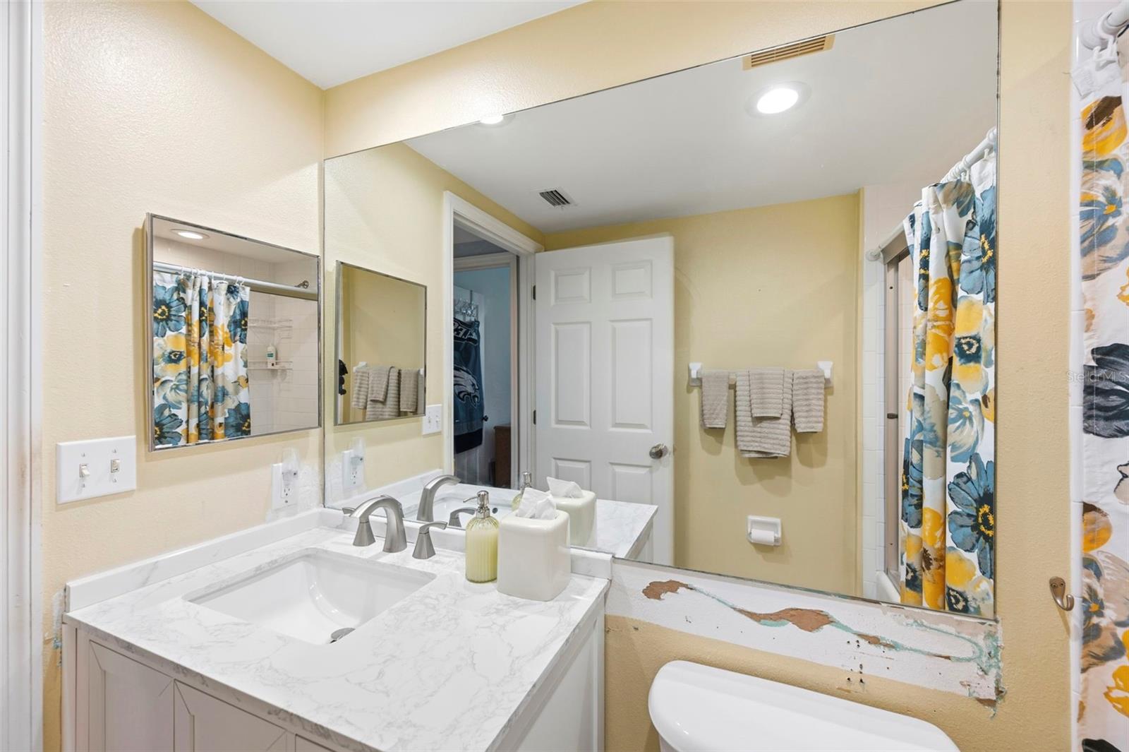 COUNTRY CLUB CONDO AT EAST BAY - Residential