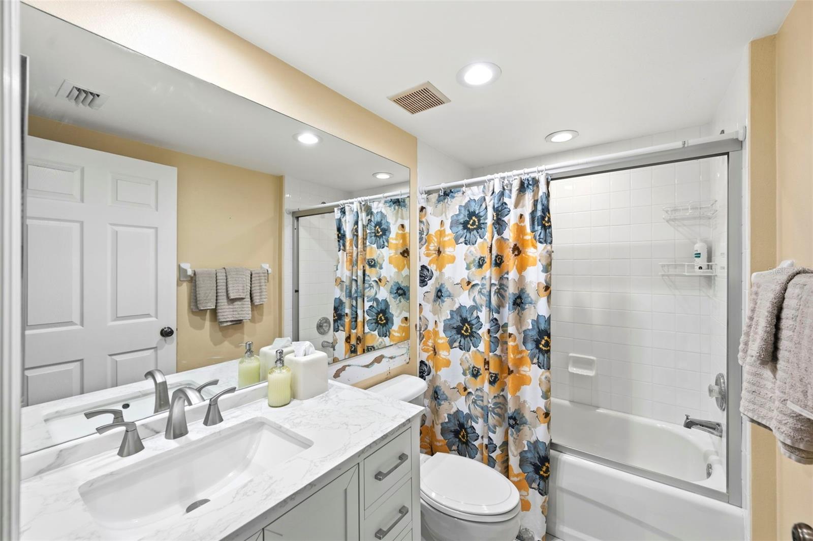 COUNTRY CLUB CONDO AT EAST BAY - Residential