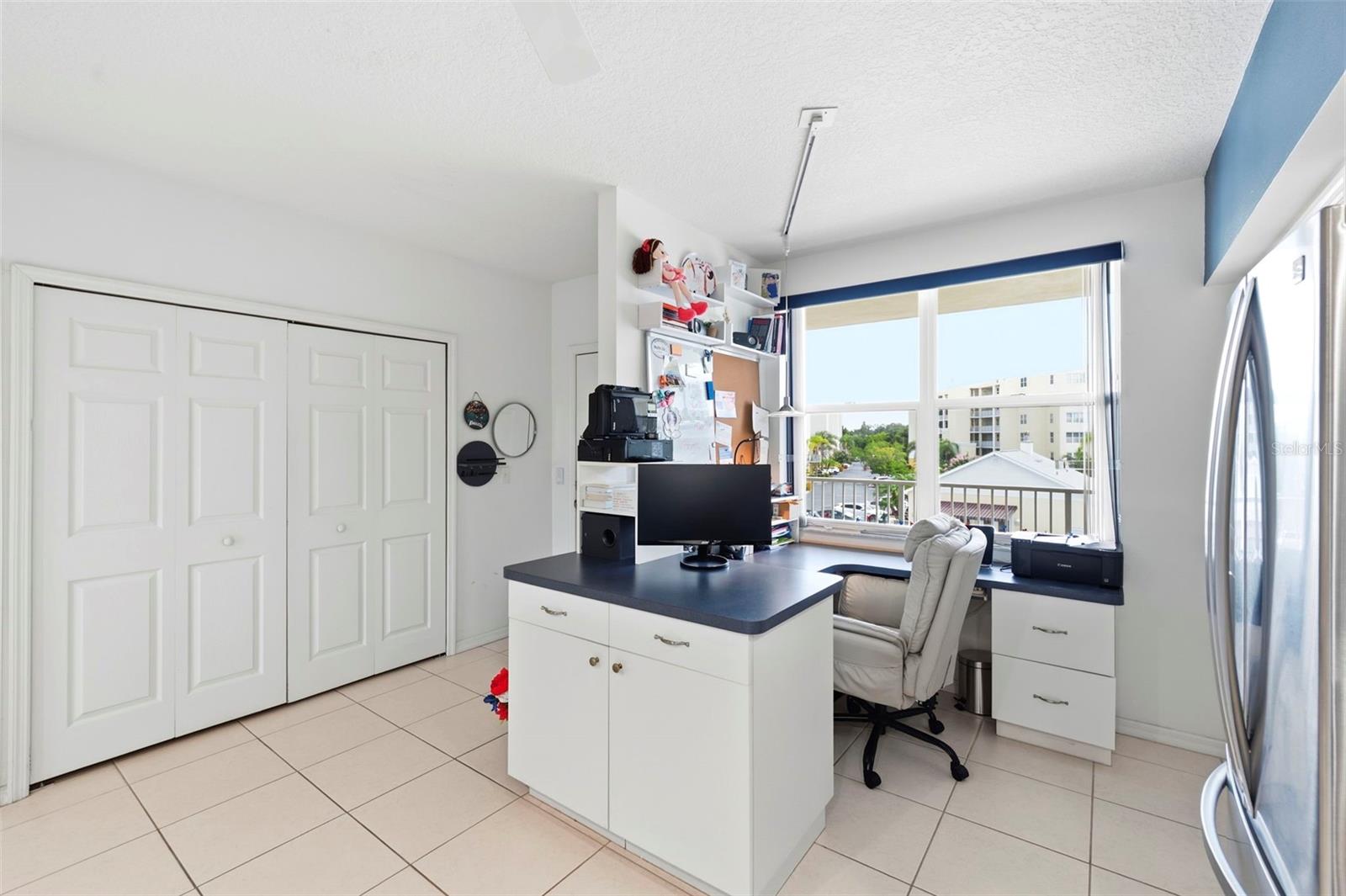 COUNTRY CLUB CONDO AT EAST BAY - Residential