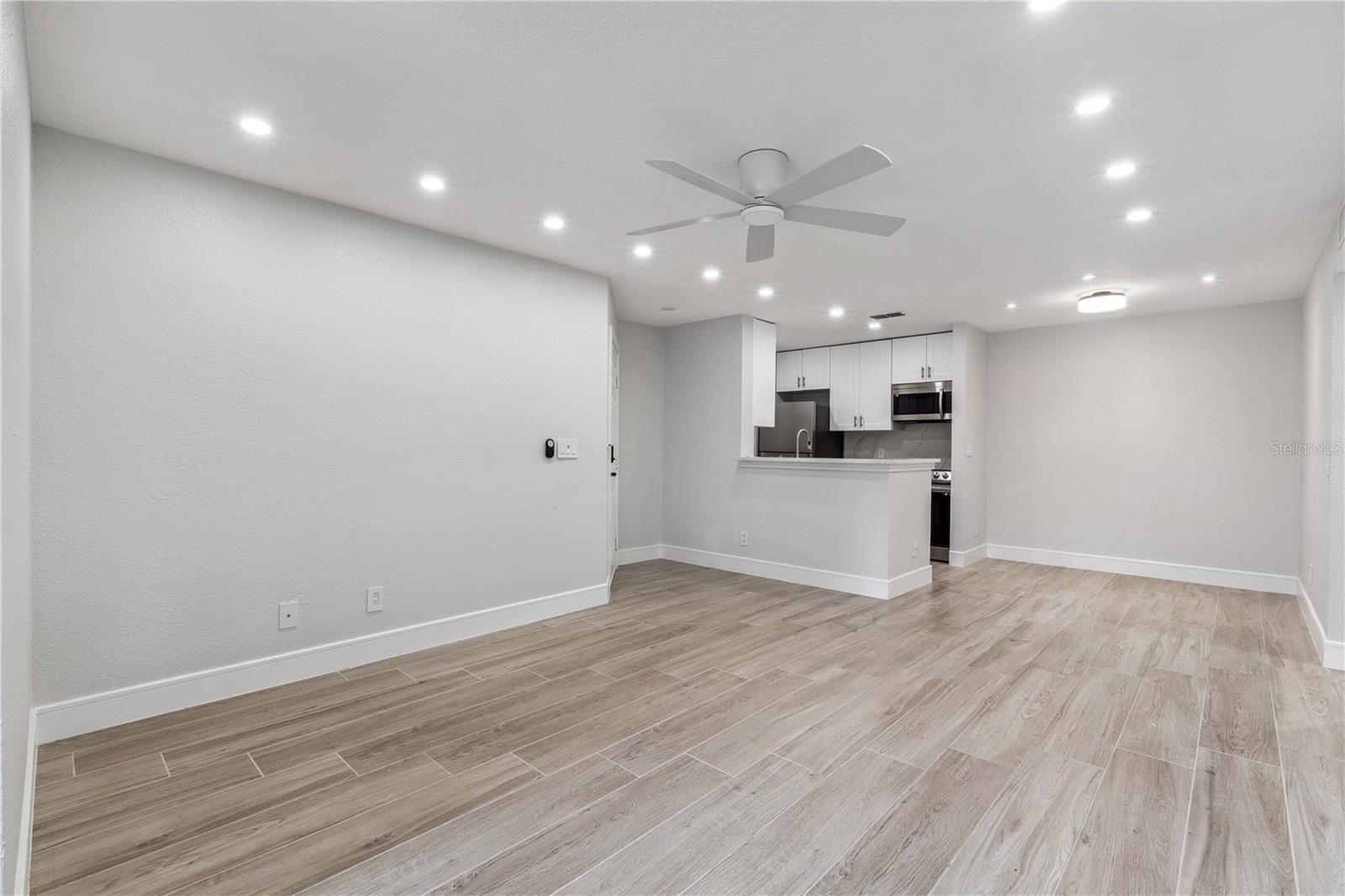 RESIDENCES AT VILLA MEDICI CONDO - Residential Lease