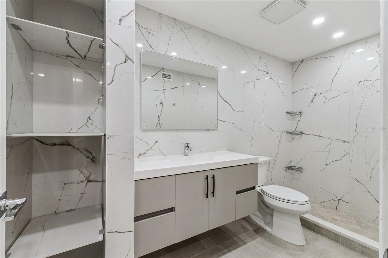 RESIDENCES AT VILLA MEDICI CONDO - Residential Lease