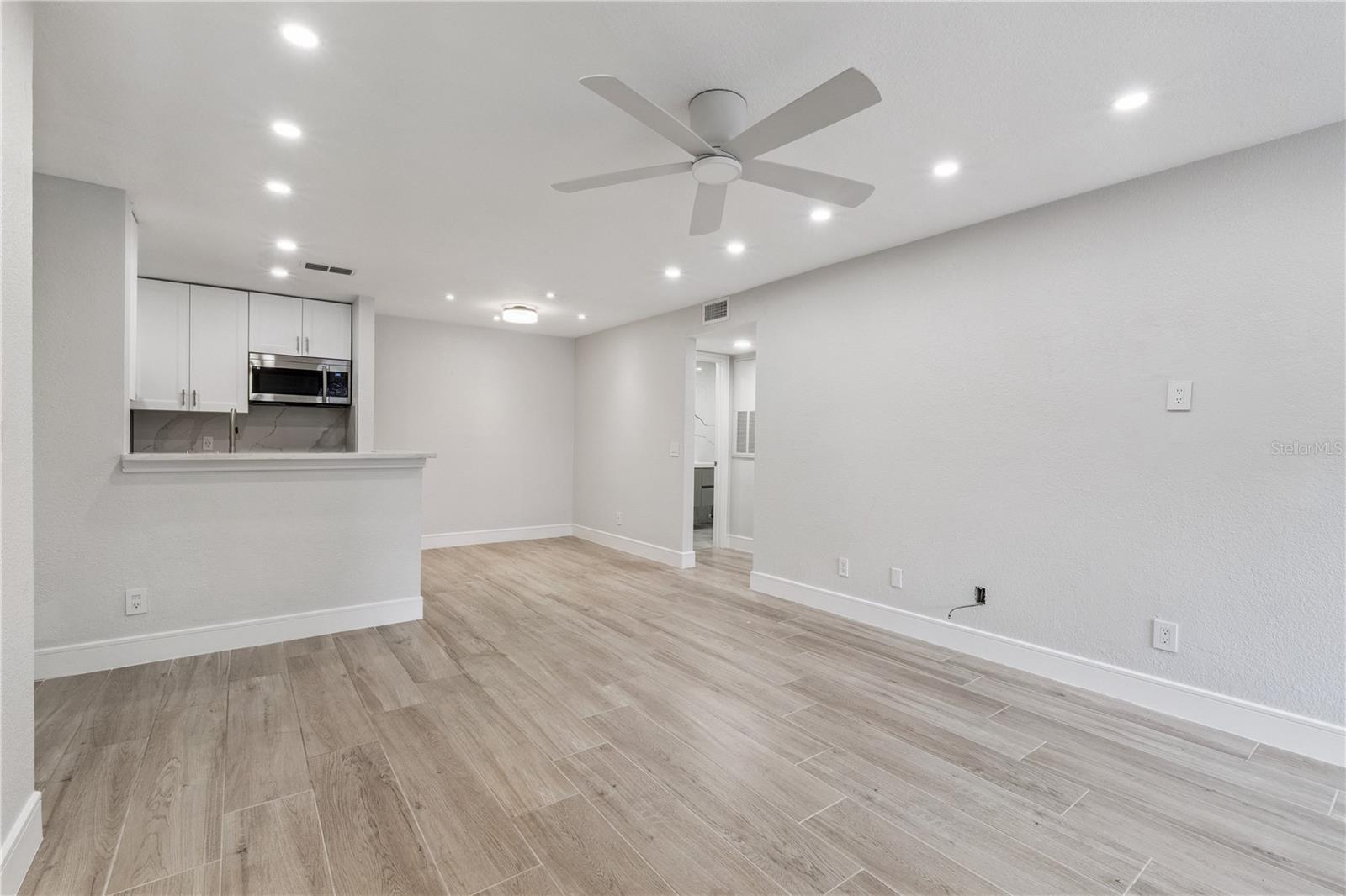 RESIDENCES AT VILLA MEDICI CONDO - Residential Lease