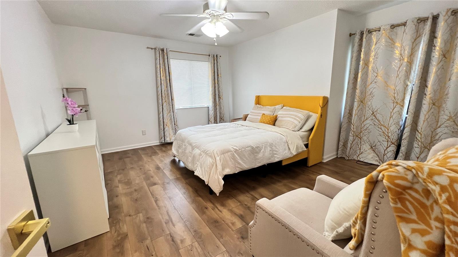 STONE CREEK POINTE A CONDOMINI - Residential Lease