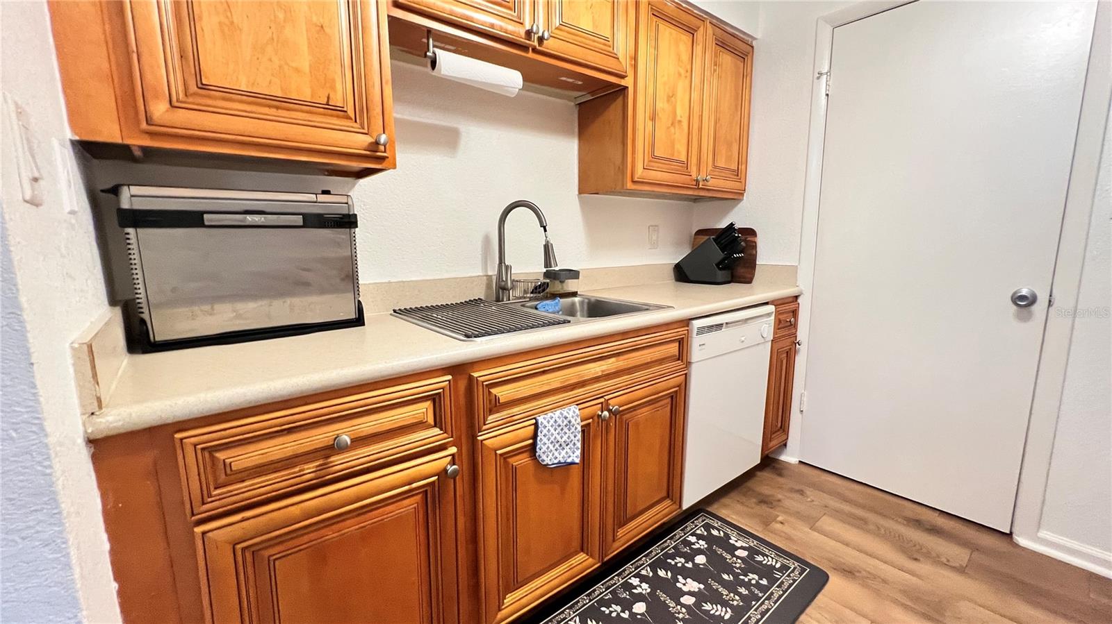 STONE CREEK POINTE A CONDOMINI - Residential Lease