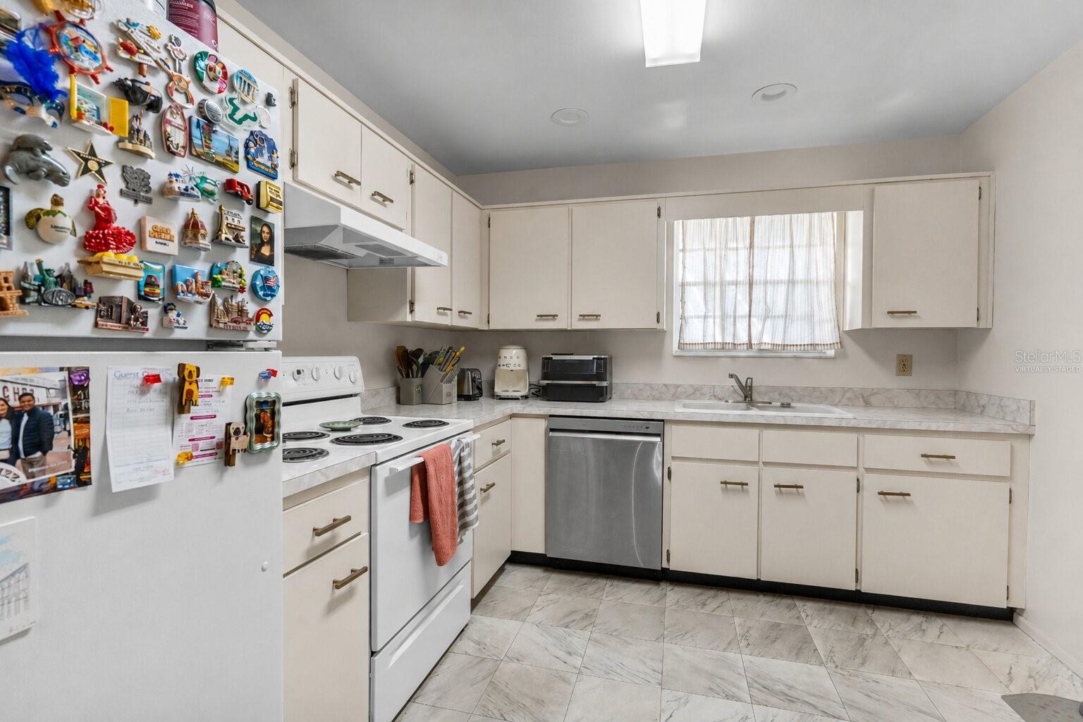 RAINTREE VILLAGE CONDO N - Residential