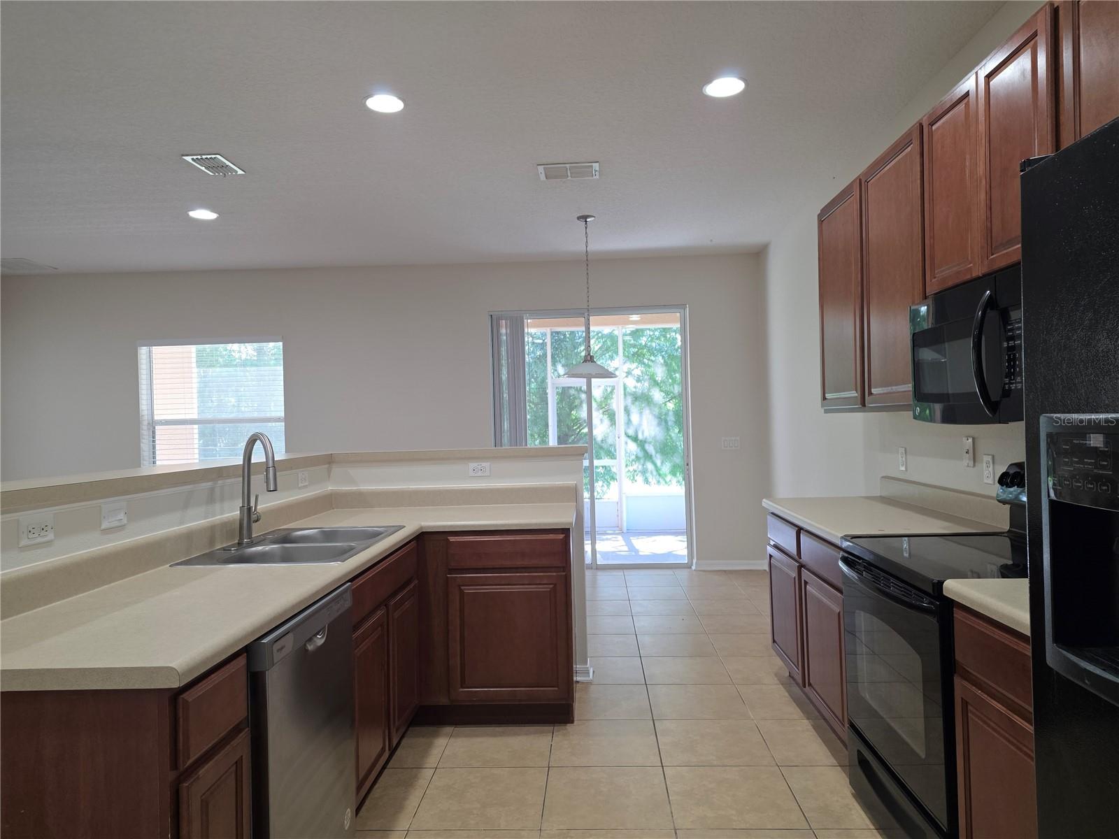 CHARLESTON PARK - Residential Lease