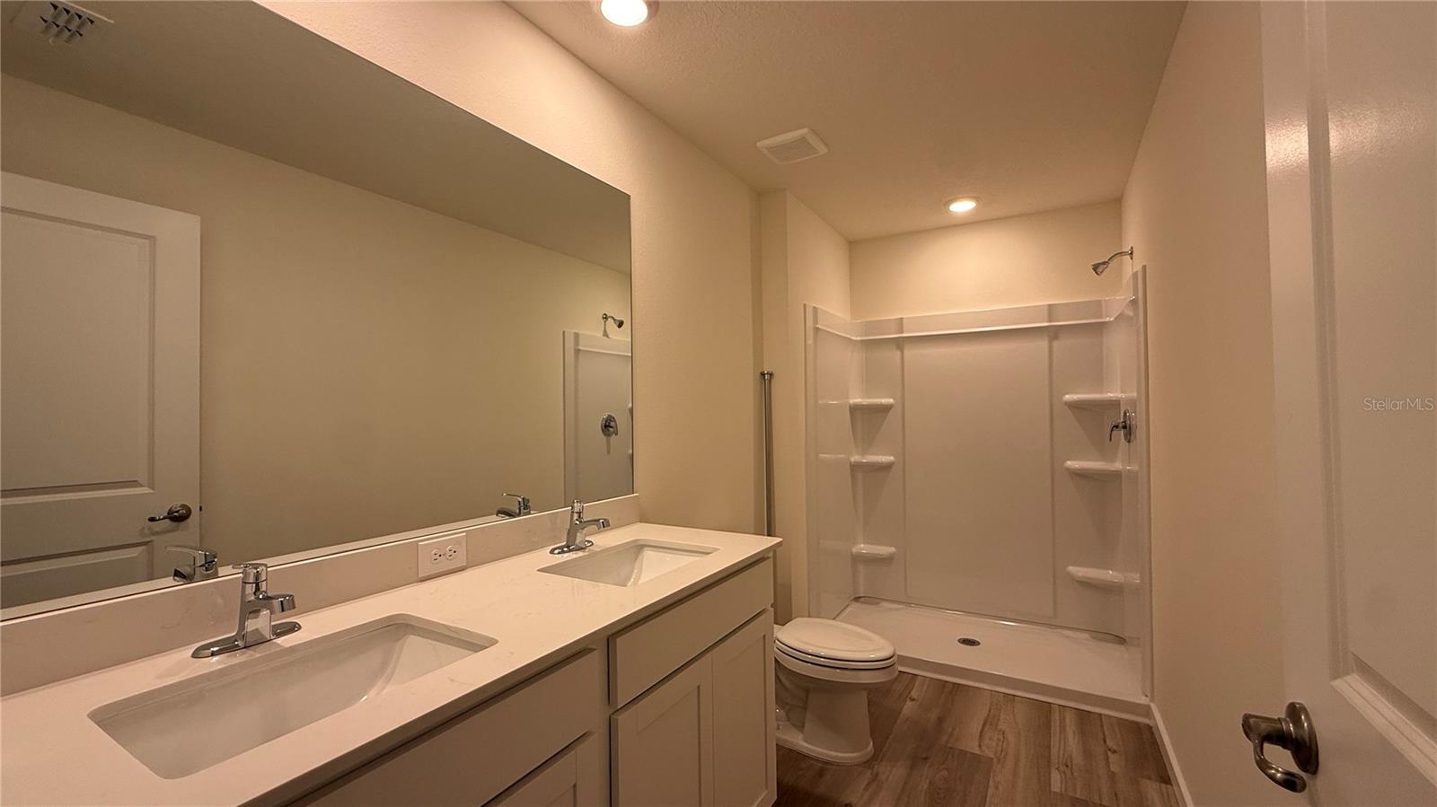 DERBY CREEK - Residential Lease