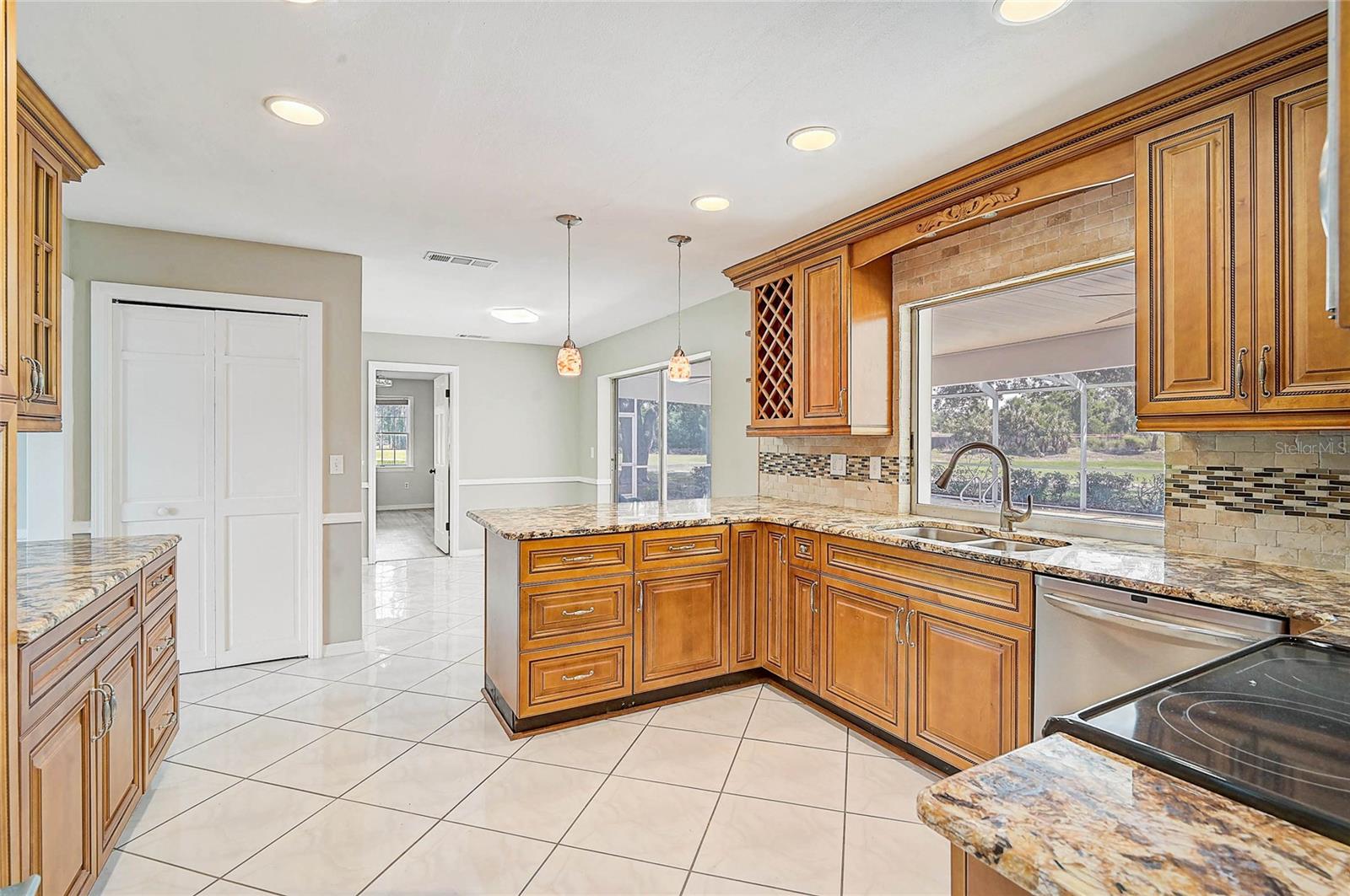 FRST LAKES COUNTRY CLUB ESTATES - Residential