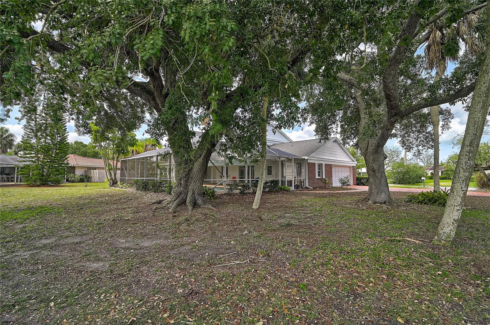 FRST LAKES COUNTRY CLUB ESTATES - Residential