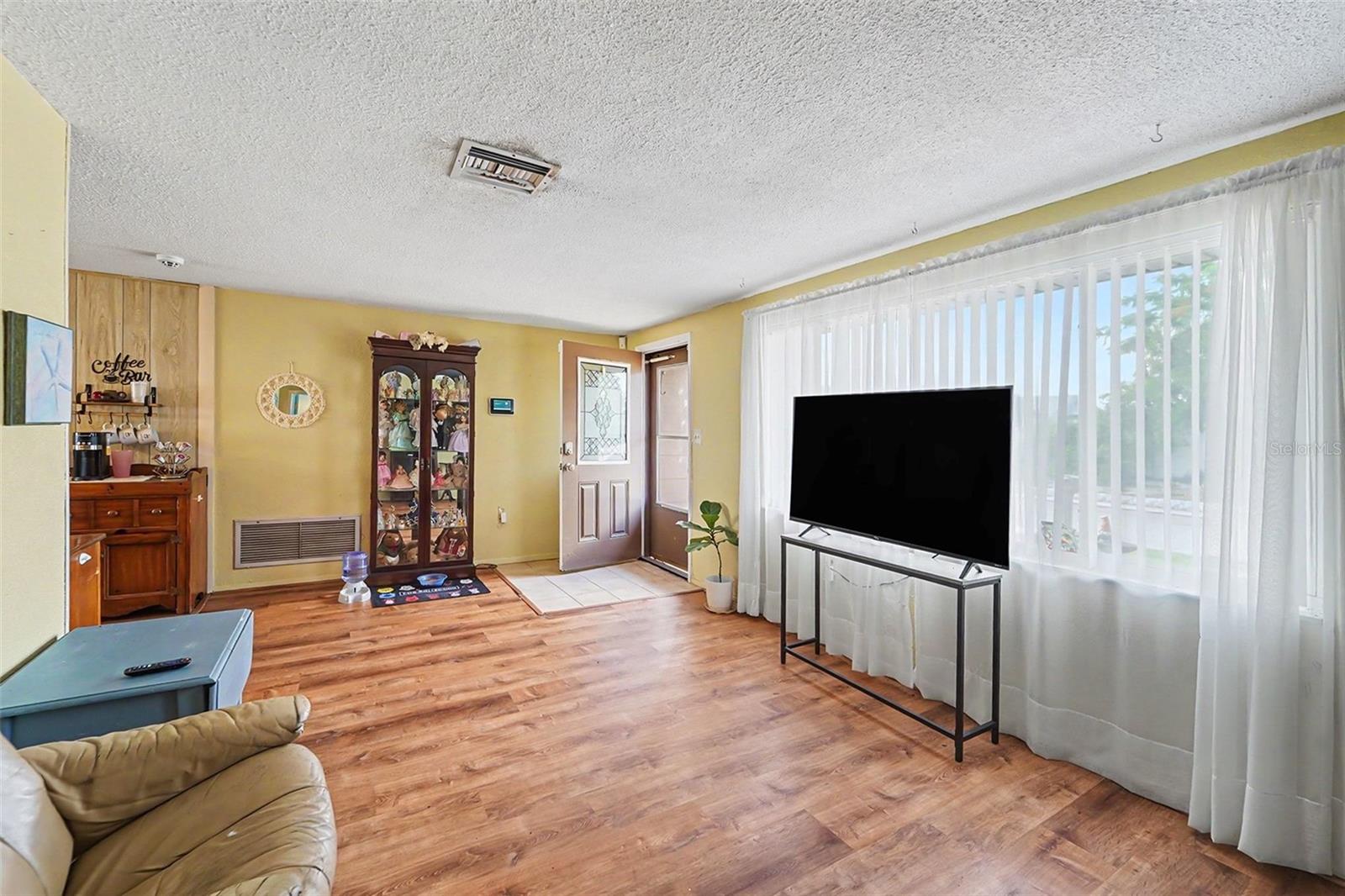 EMBASSY HILLS - Residential