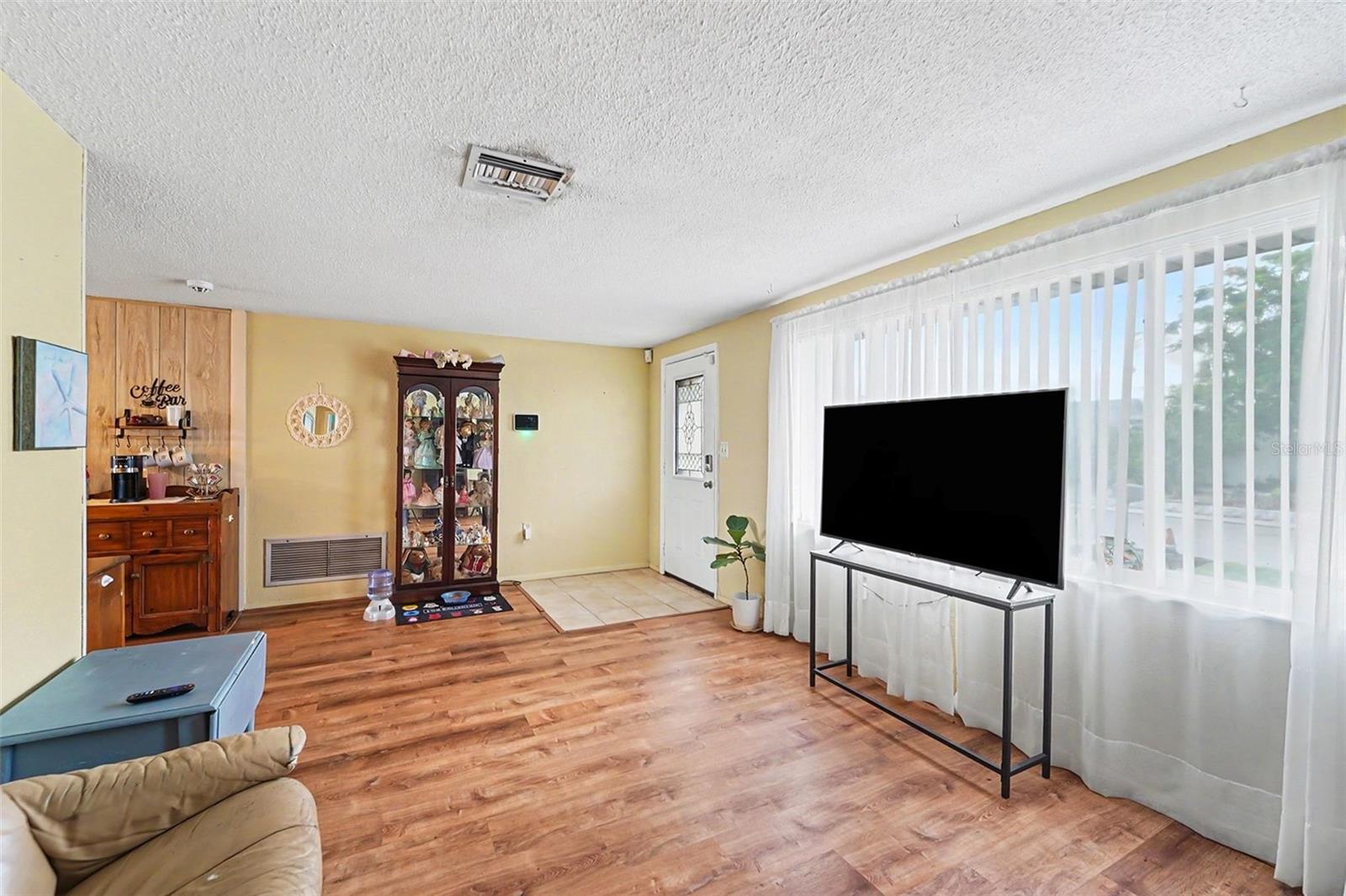 EMBASSY HILLS - Residential