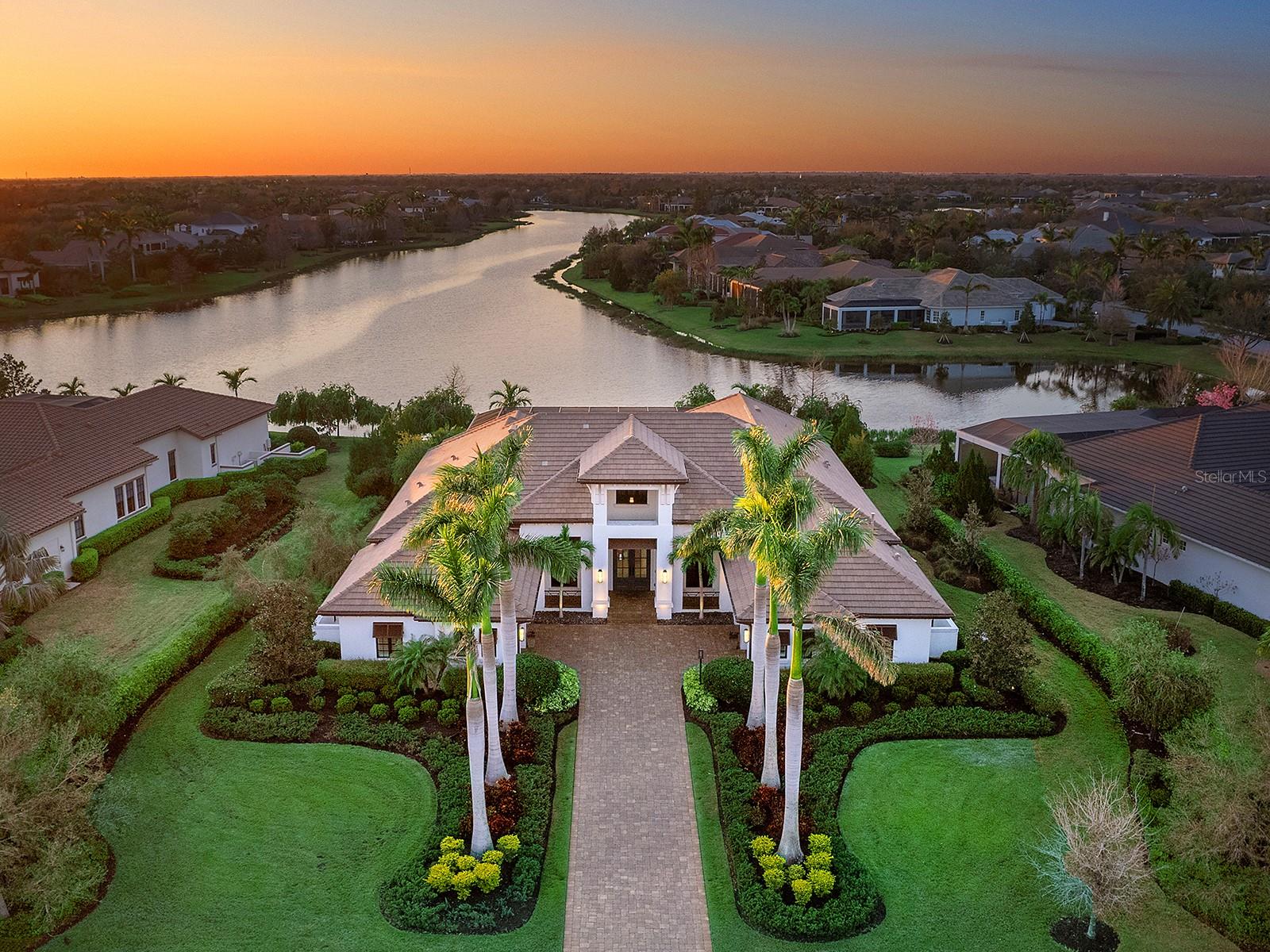 LAKE CLUB - Residential