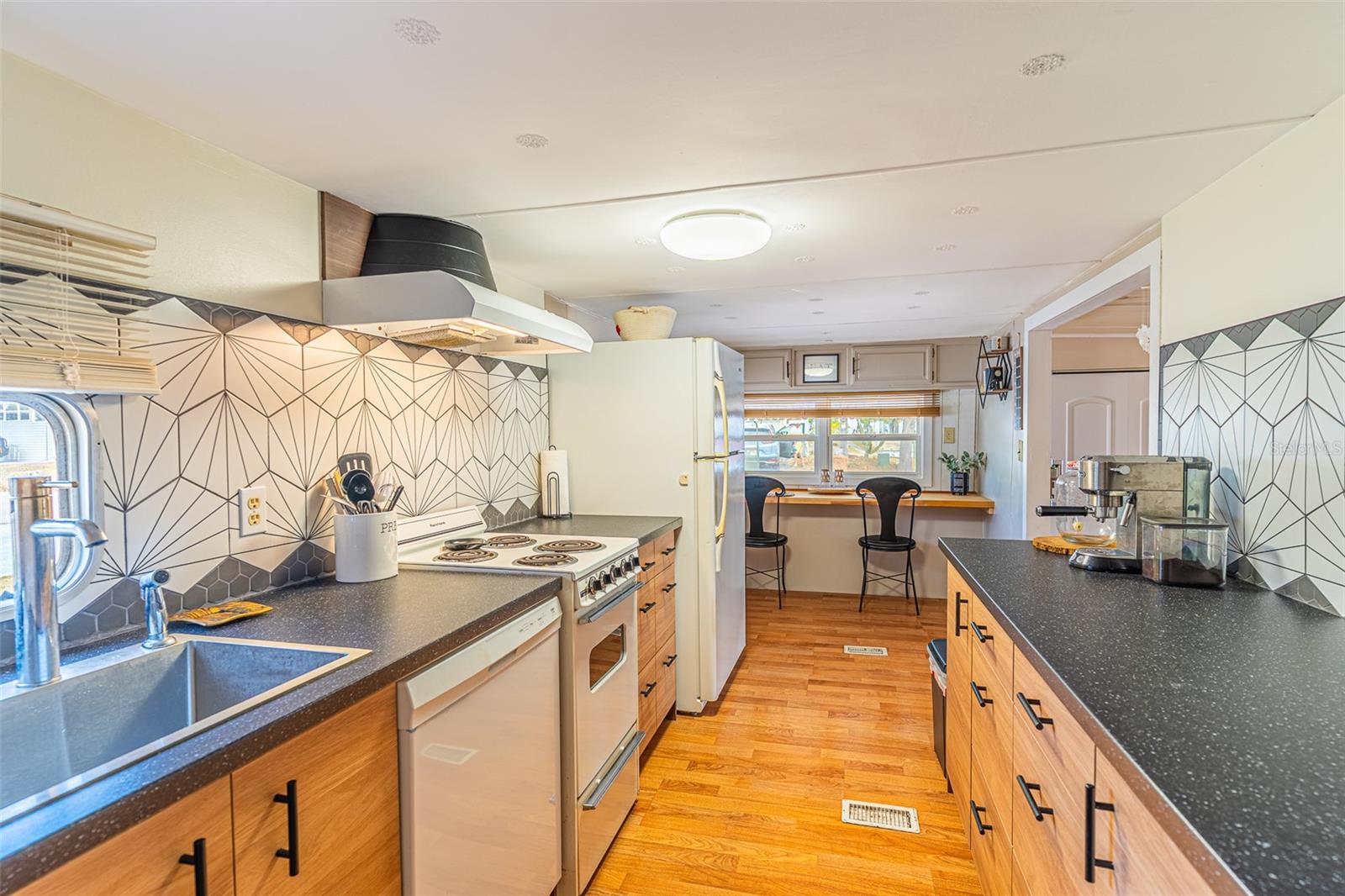 SADDLEBAG LAKE - Residential
