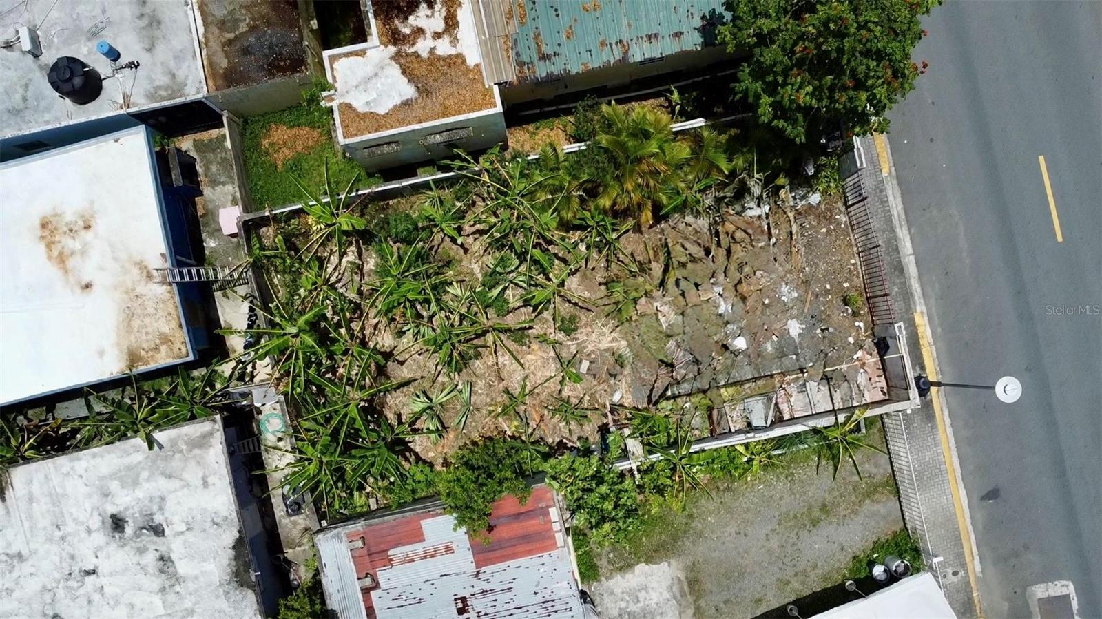 Excellent investment opportunity in a well-established urban area with high demand and multiple development possibilities.
This approximately 190 m² lot, located in Barrio Pueblo of Carolina, is zoned SU (Urban Land), allowing for a wide range of residential and commercial uses.

**Key Features:
Flat, clearly defined lot / 
Classified as a flood zone by FEMA, but does not flood /
Located on a quiet urban street with immediate access to major roads /
**Ideal For:
Investors seeking residential or commercial rental income /
Developers looking for land in flexible permitting zones /
Individuals wishing to build a centrally located home or income property

**SU Zoning Permits:
Single-family or two-family homes /
Low-density multifamily projects /
Light commercial use (salons, clinics, cafés) /
Community or institutional services

**Everything Within Reach:
Steps from Dr. Federico Trilla UPR Hospital/ 
Near the Carolina Government Center /
Minutes from Caribbean Cinemas, Plaza Escorial, and Plaza Carolina/ 
Close to schools, pharmacies, bakeries, and banks /
Less than 10 minutes from Luis Muñoz Marín International Airport and PR-26