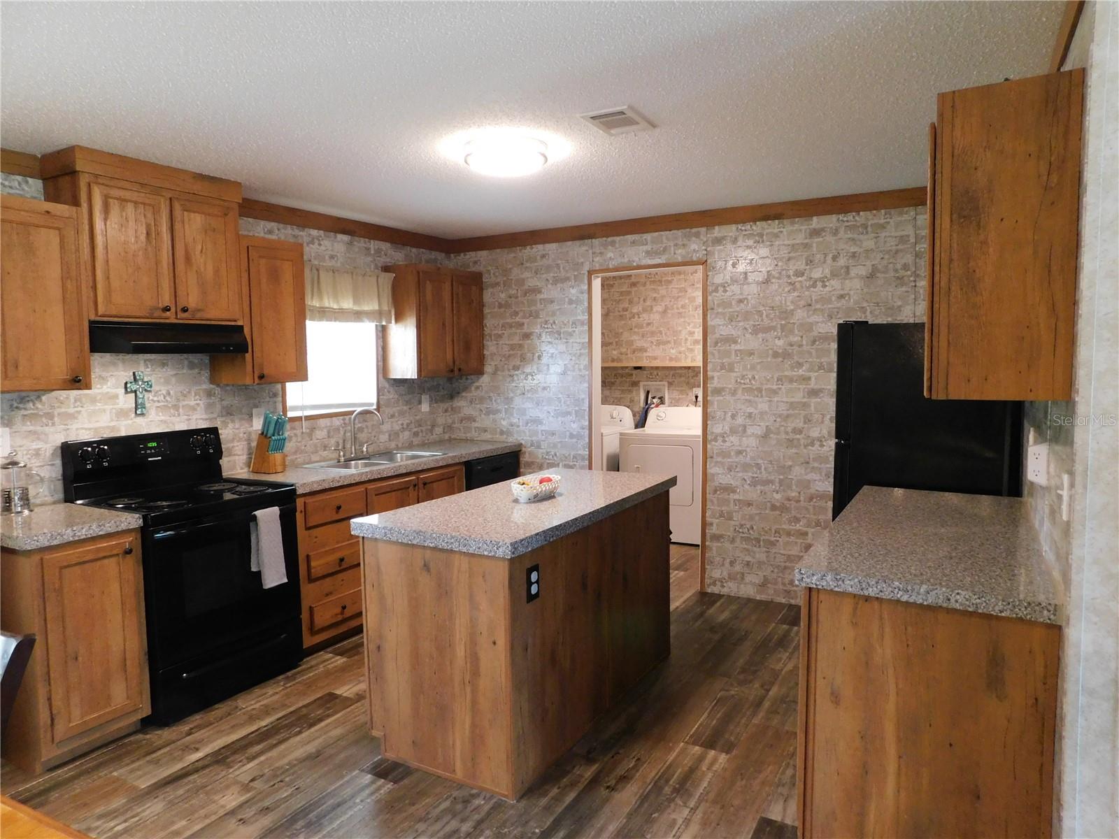 BREEZEWOOD ESTATE - Residential