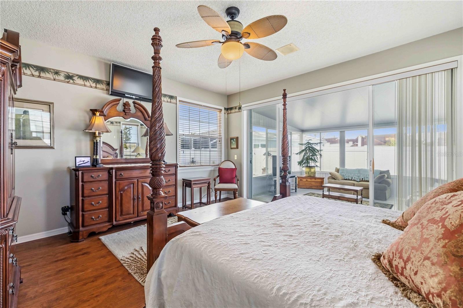 PALM COURT - Residential