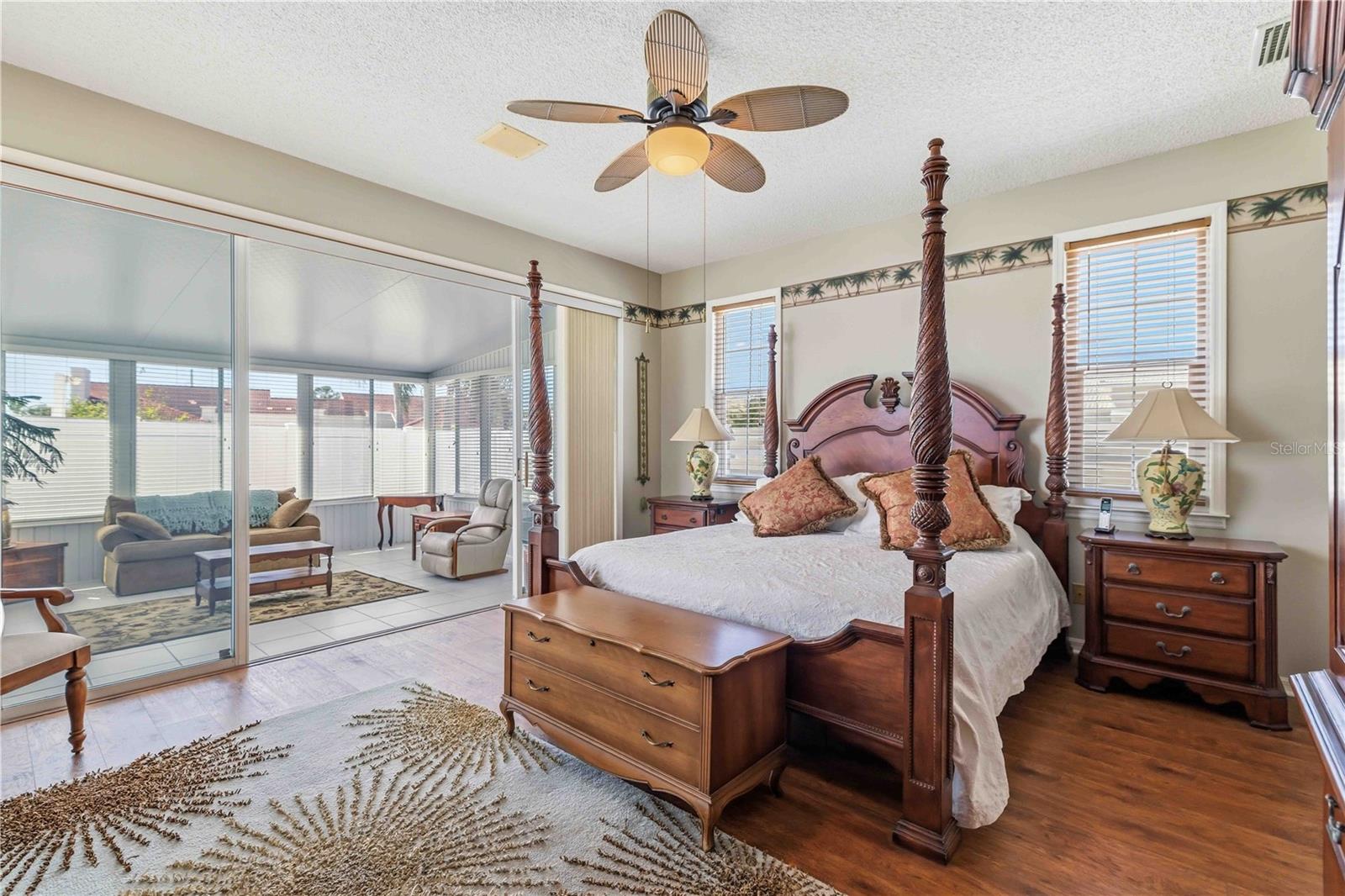 PALM COURT - Residential