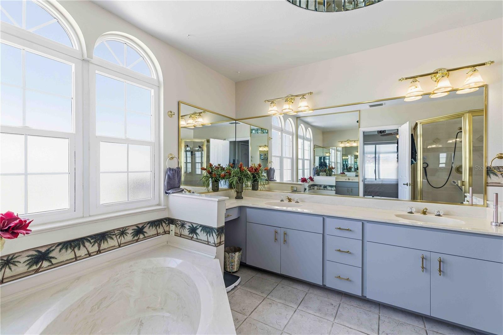 PALM COURT - Residential