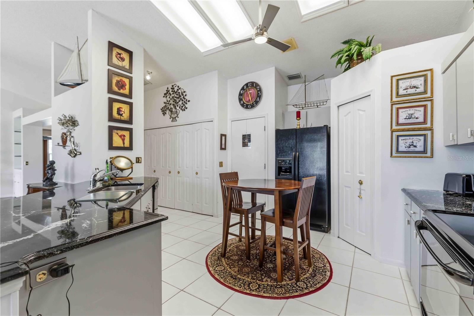 PALM COURT - Residential