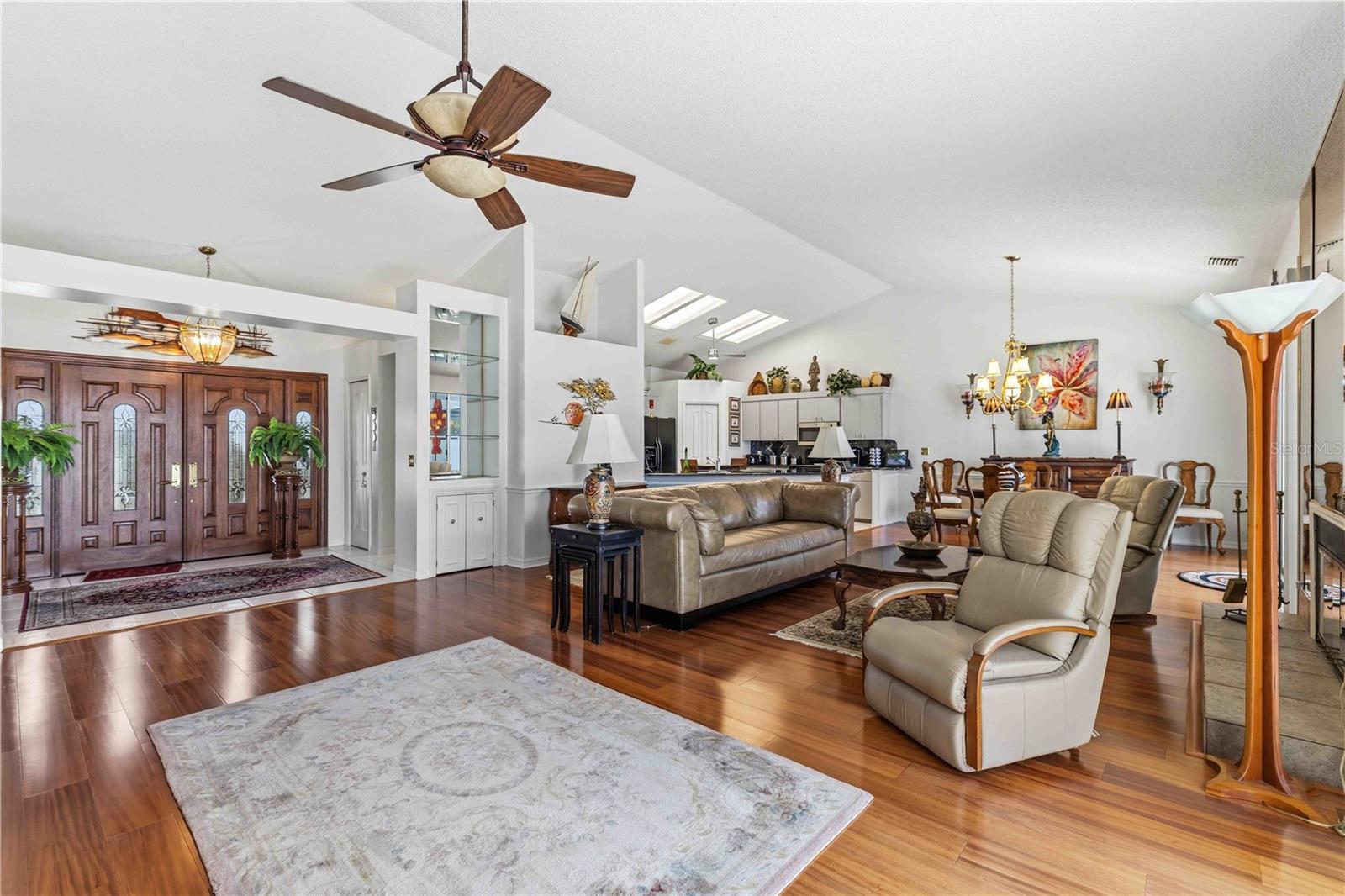 PALM COURT - Residential