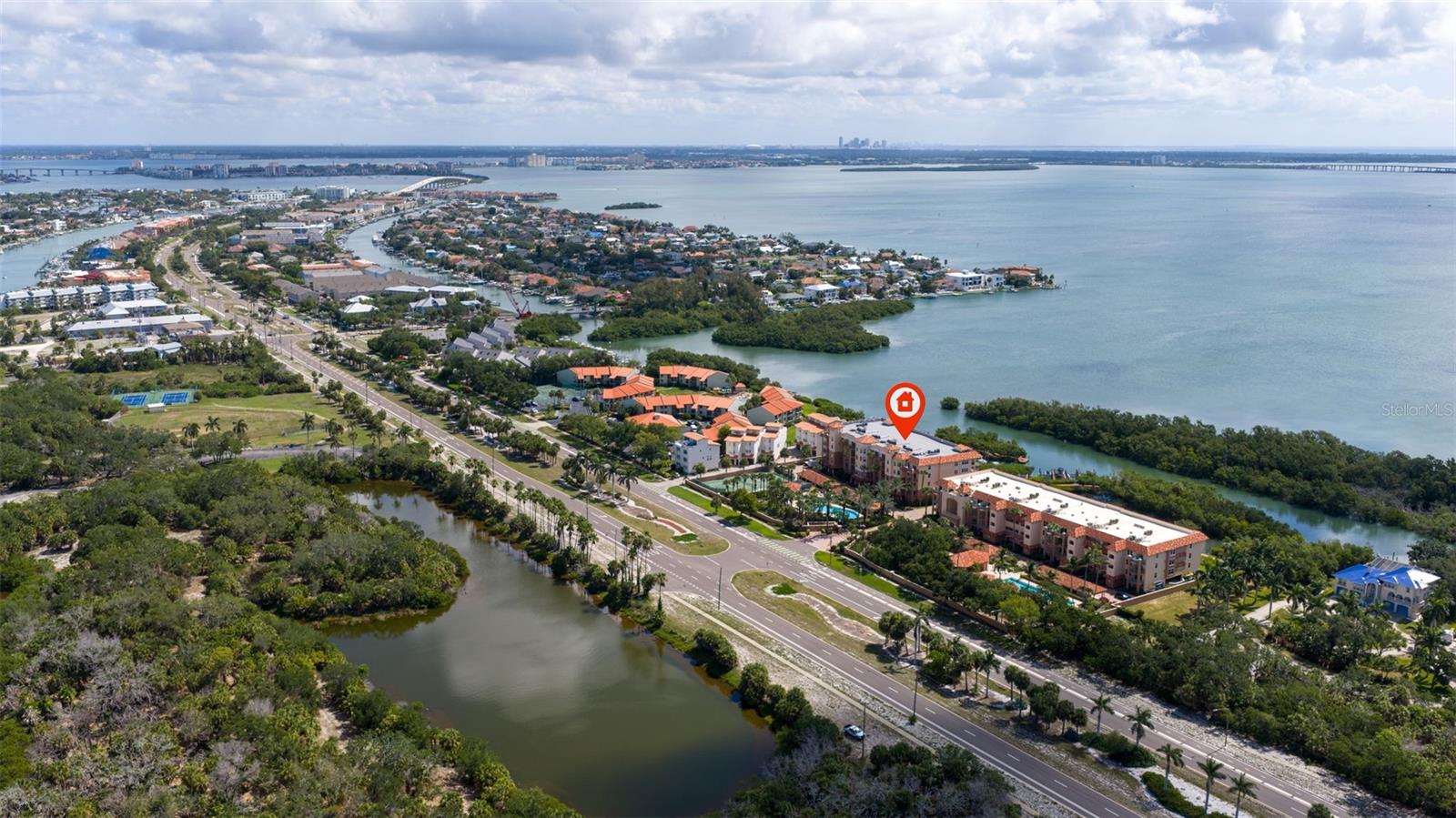 HIDDEN LAGOON AT ARROWHEAD POINT - Residential