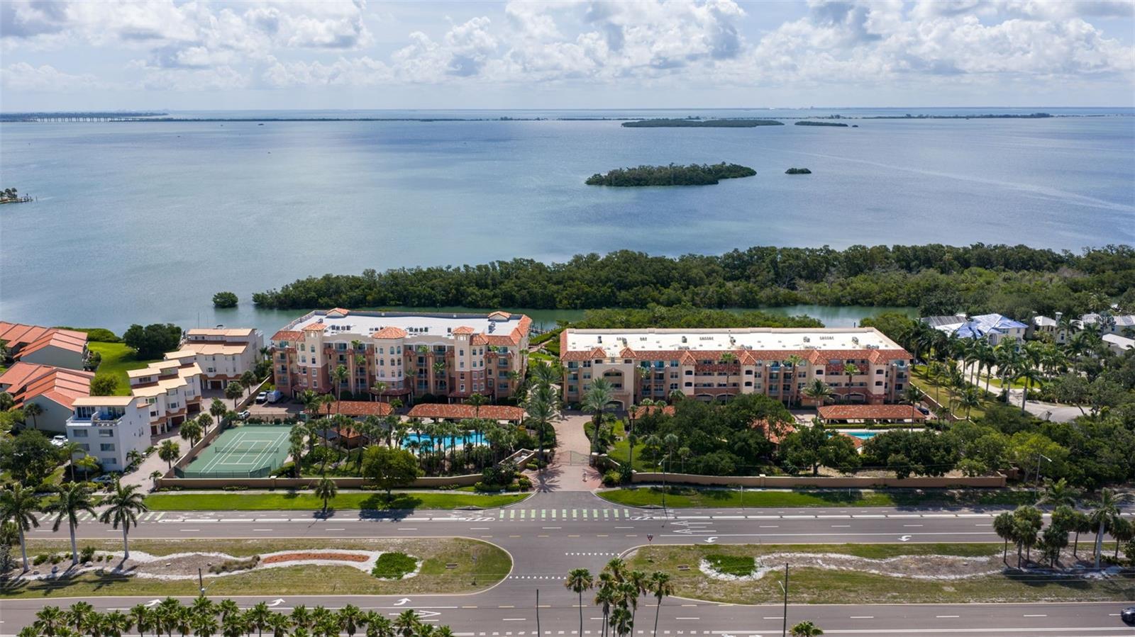 HIDDEN LAGOON AT ARROWHEAD POINT - Residential