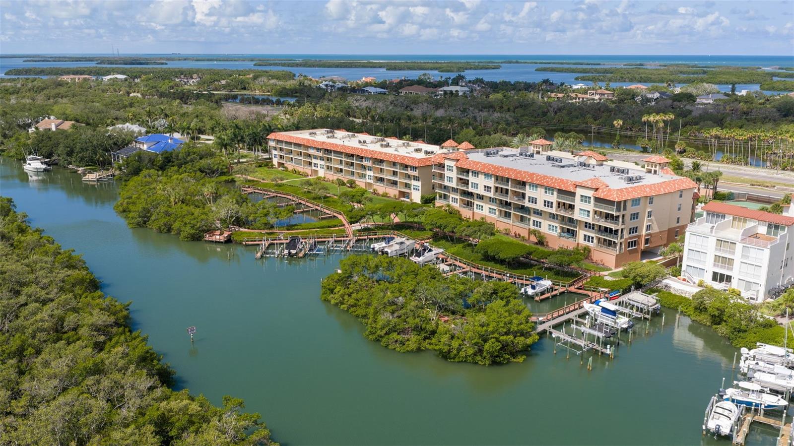 HIDDEN LAGOON AT ARROWHEAD POINT - Residential