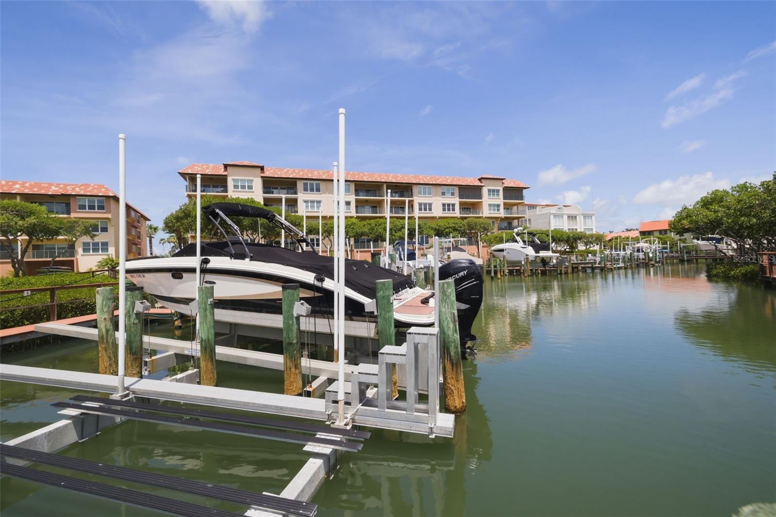 HIDDEN LAGOON AT ARROWHEAD POINT - Residential