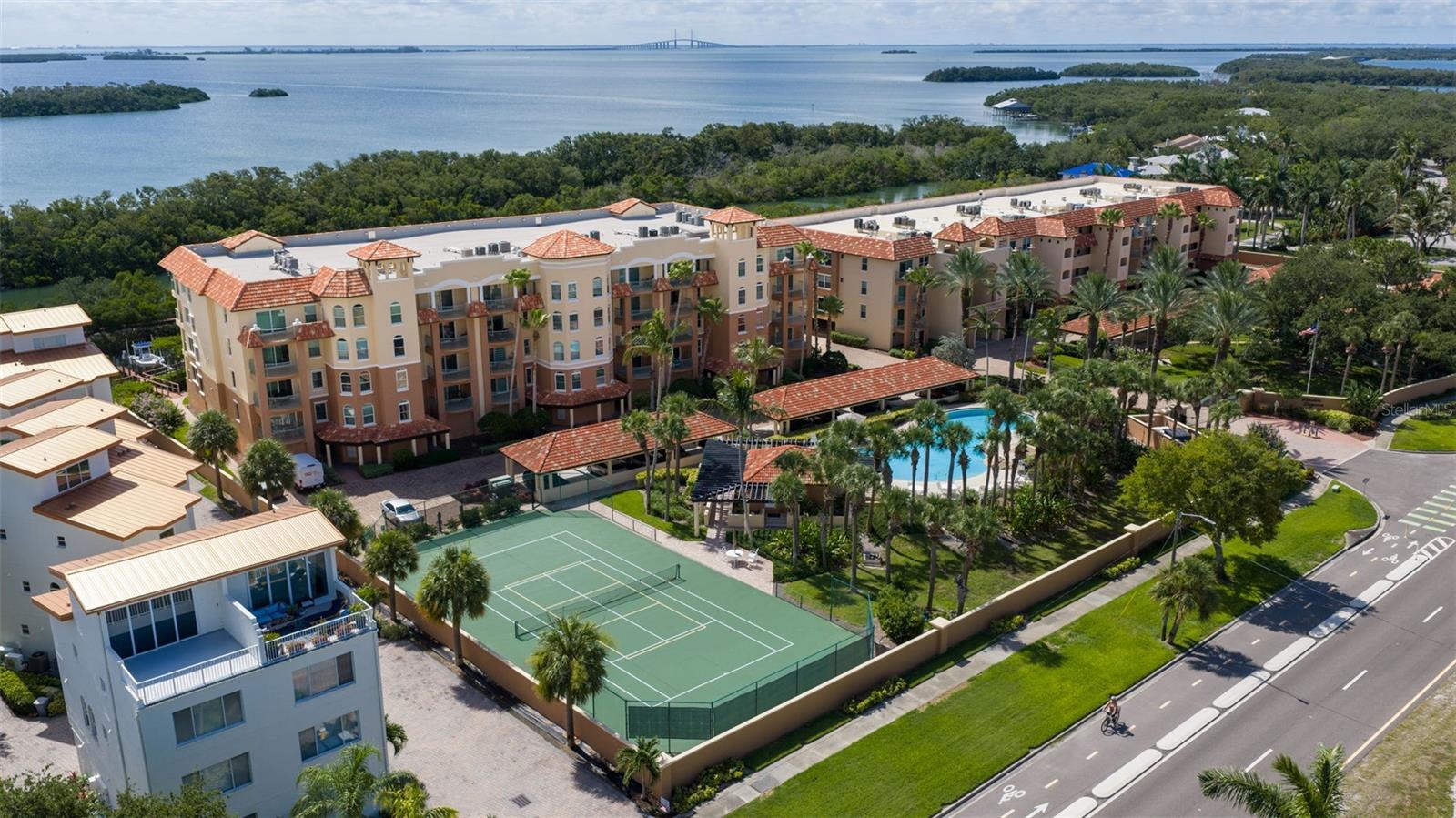 HIDDEN LAGOON AT ARROWHEAD POINT - Residential