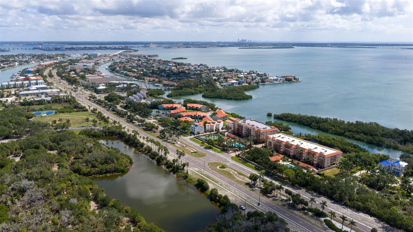 HIDDEN LAGOON AT ARROWHEAD POINT - Residential