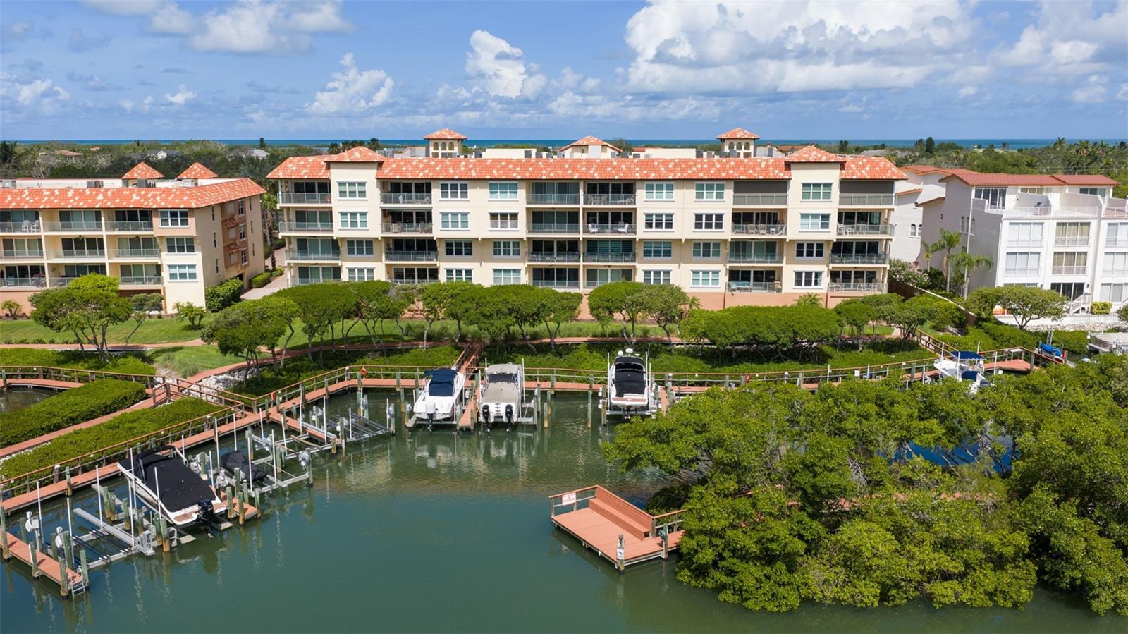 HIDDEN LAGOON AT ARROWHEAD POINT - Residential