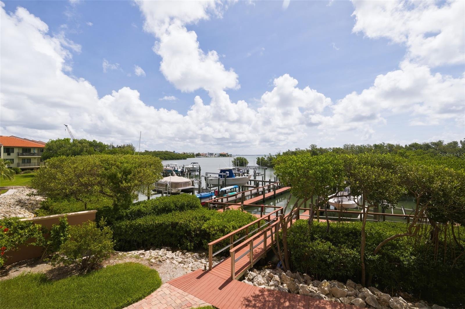 HIDDEN LAGOON AT ARROWHEAD POINT - Residential