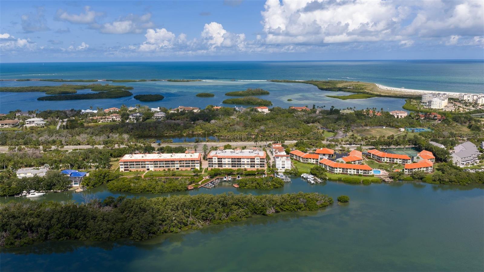 HIDDEN LAGOON AT ARROWHEAD POINT - Residential