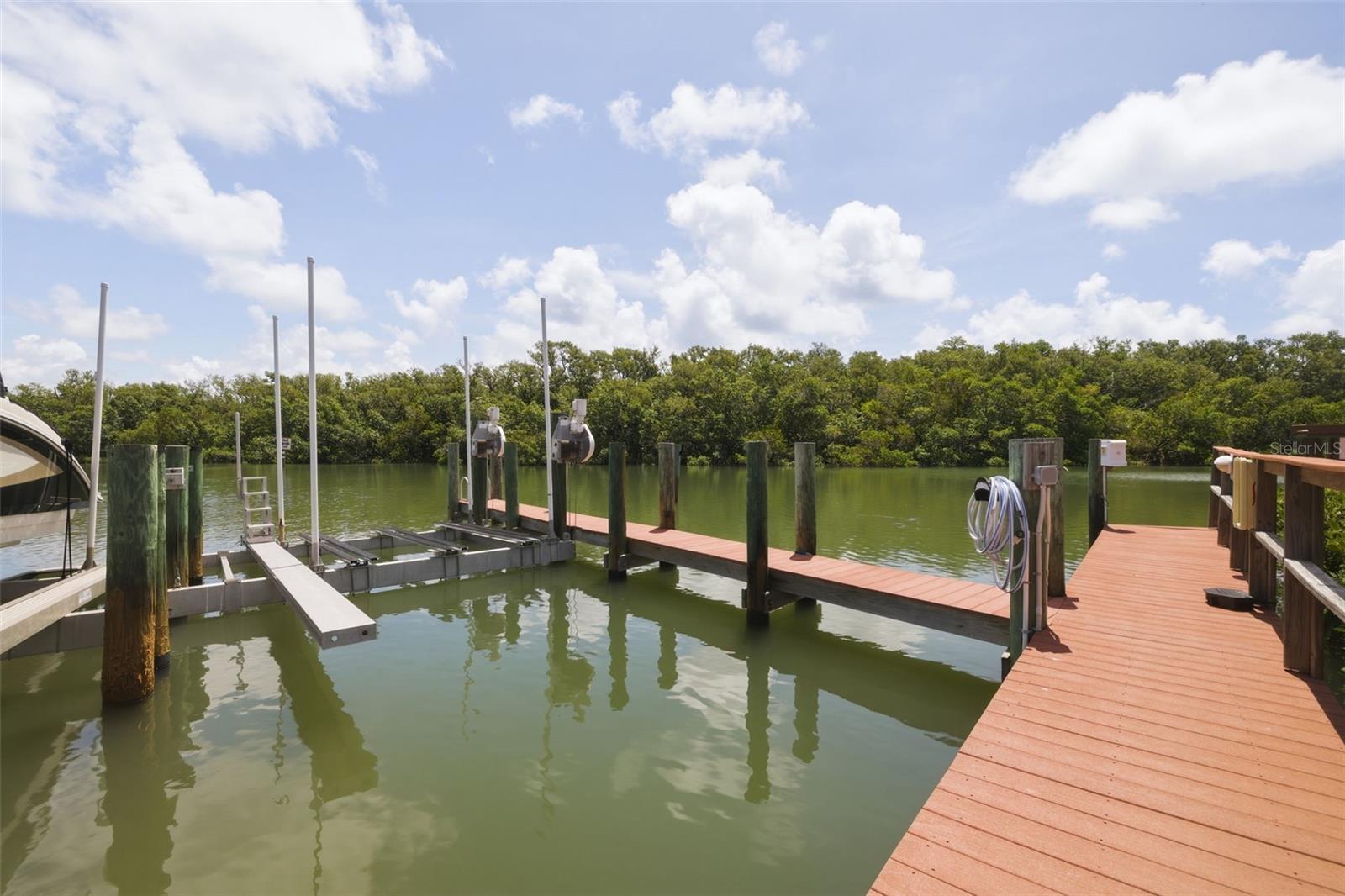 HIDDEN LAGOON AT ARROWHEAD POINT - Residential