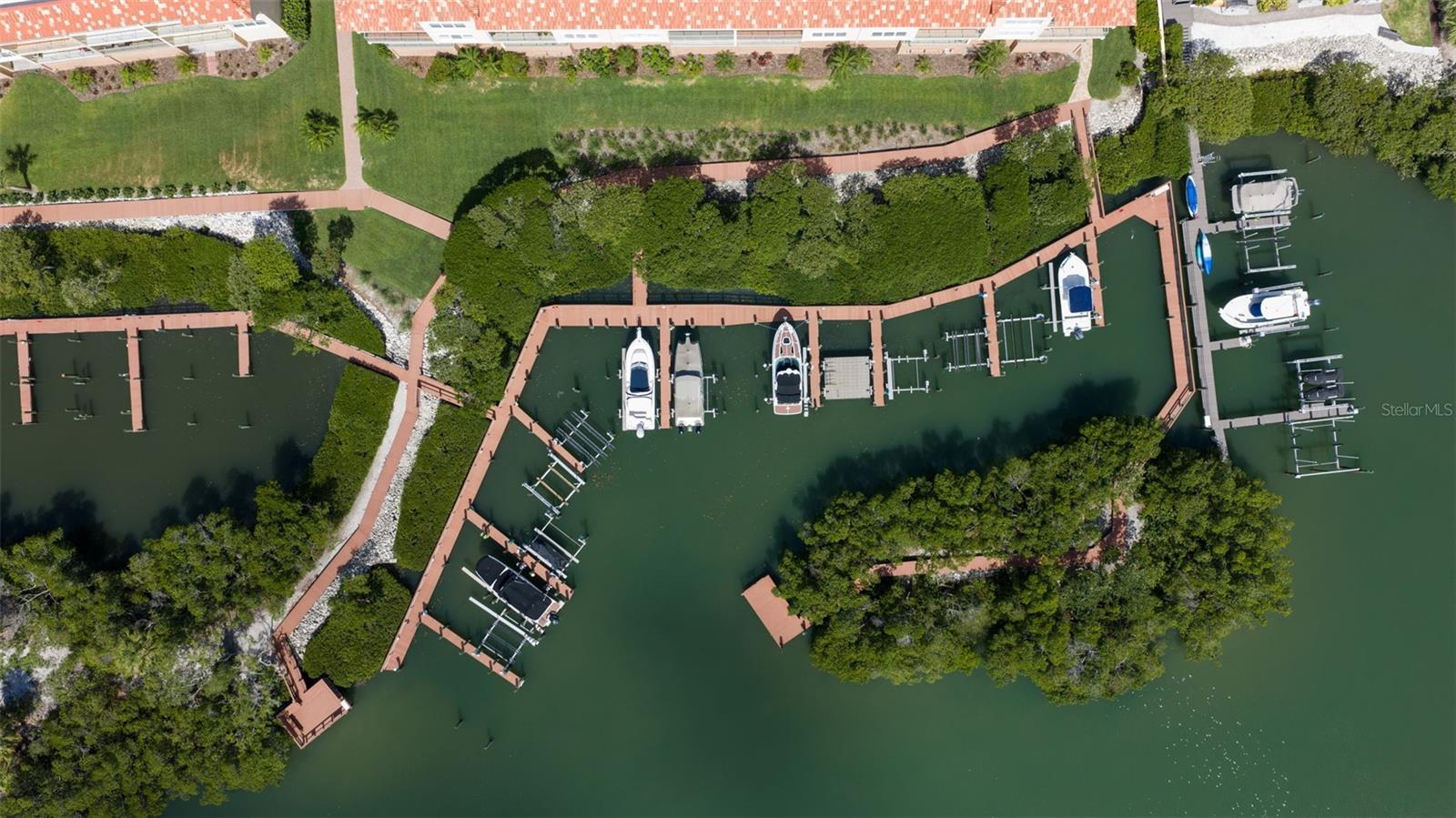 HIDDEN LAGOON AT ARROWHEAD POINT - Residential