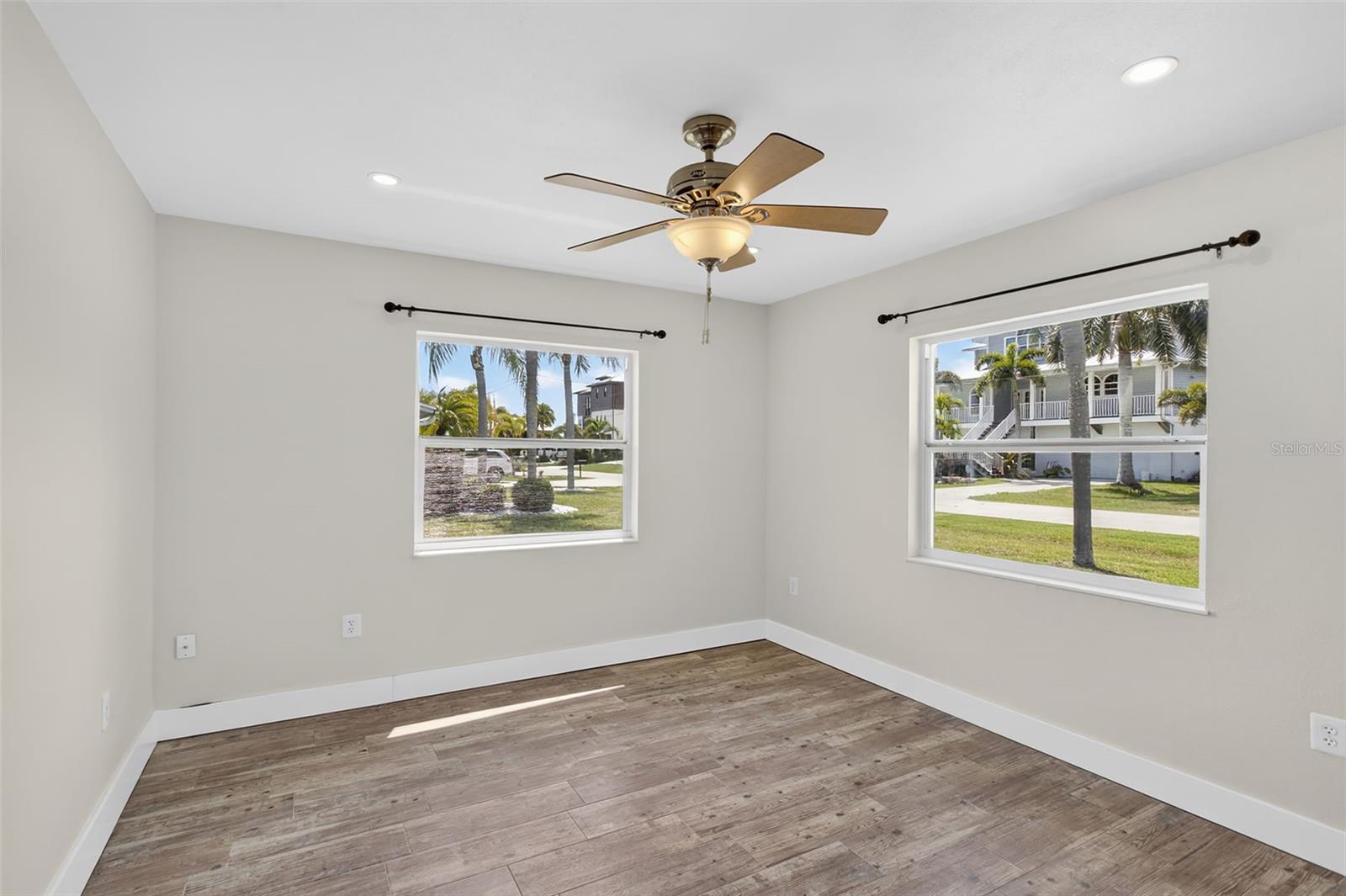 PALM POINT - Residential