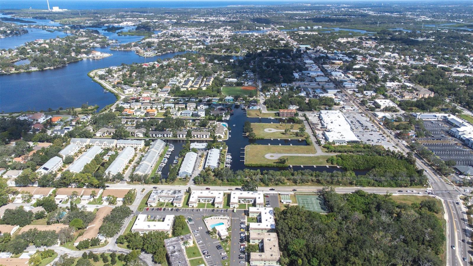 GREEN DOLPHIN PARK CONDO - Residential