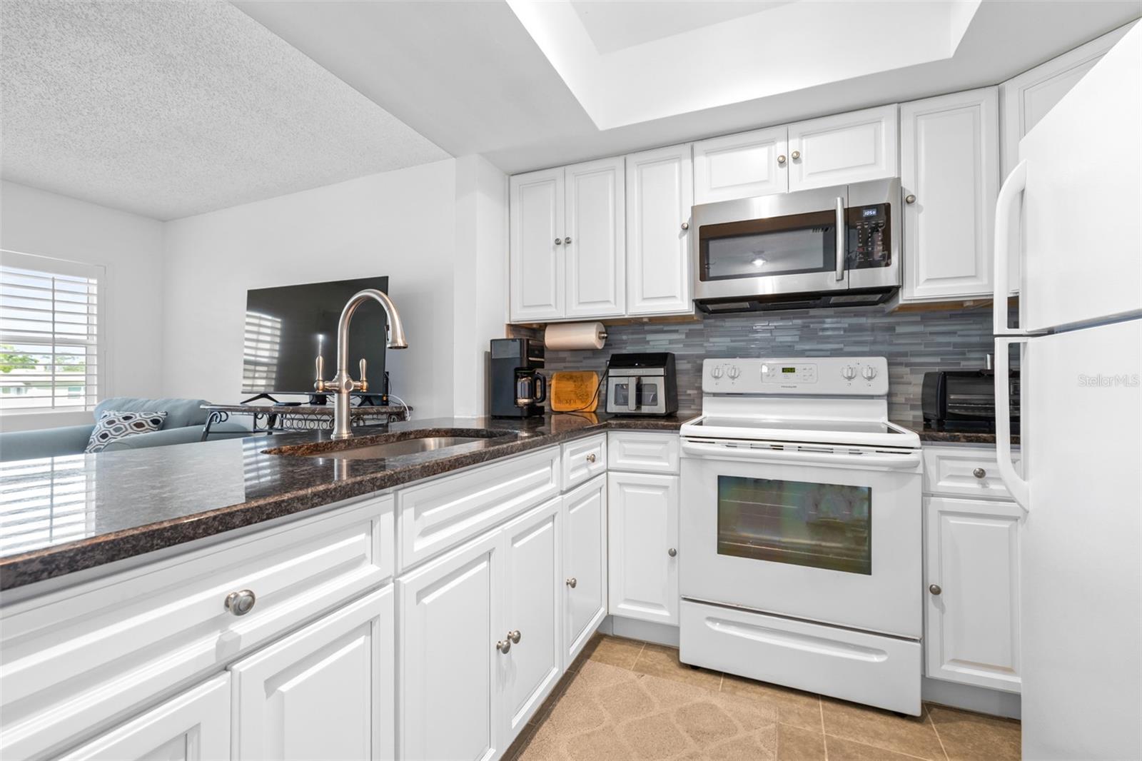 GREEN DOLPHIN PARK CONDO - Residential