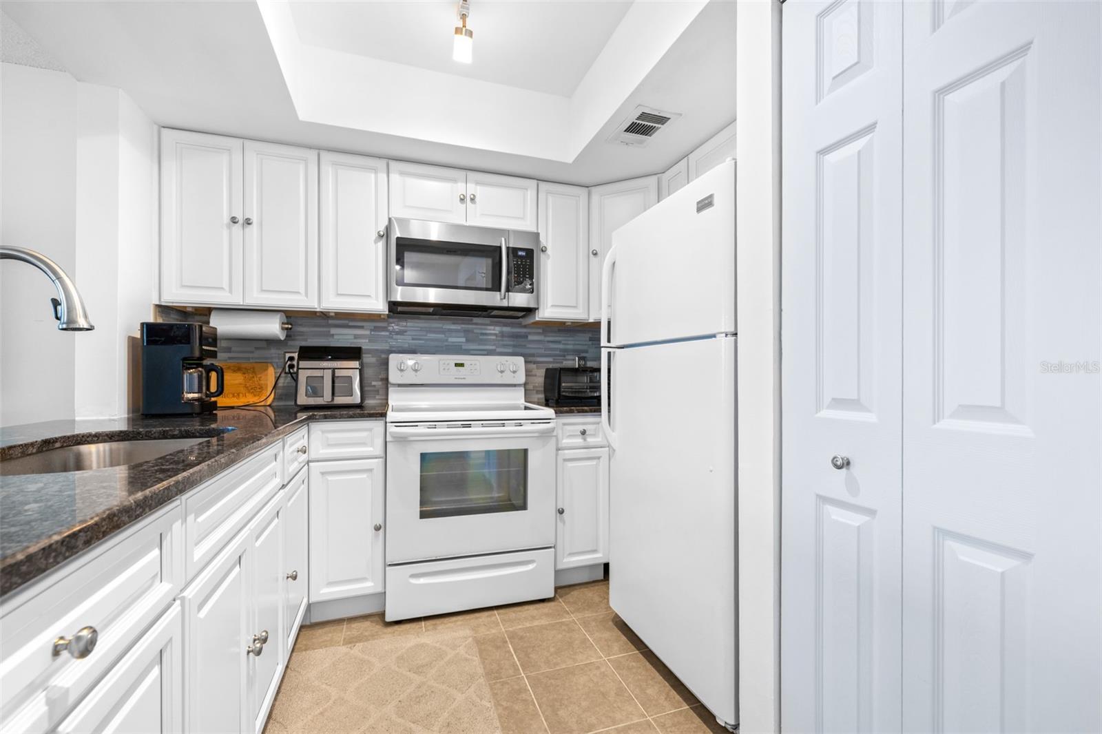 GREEN DOLPHIN PARK CONDO - Residential