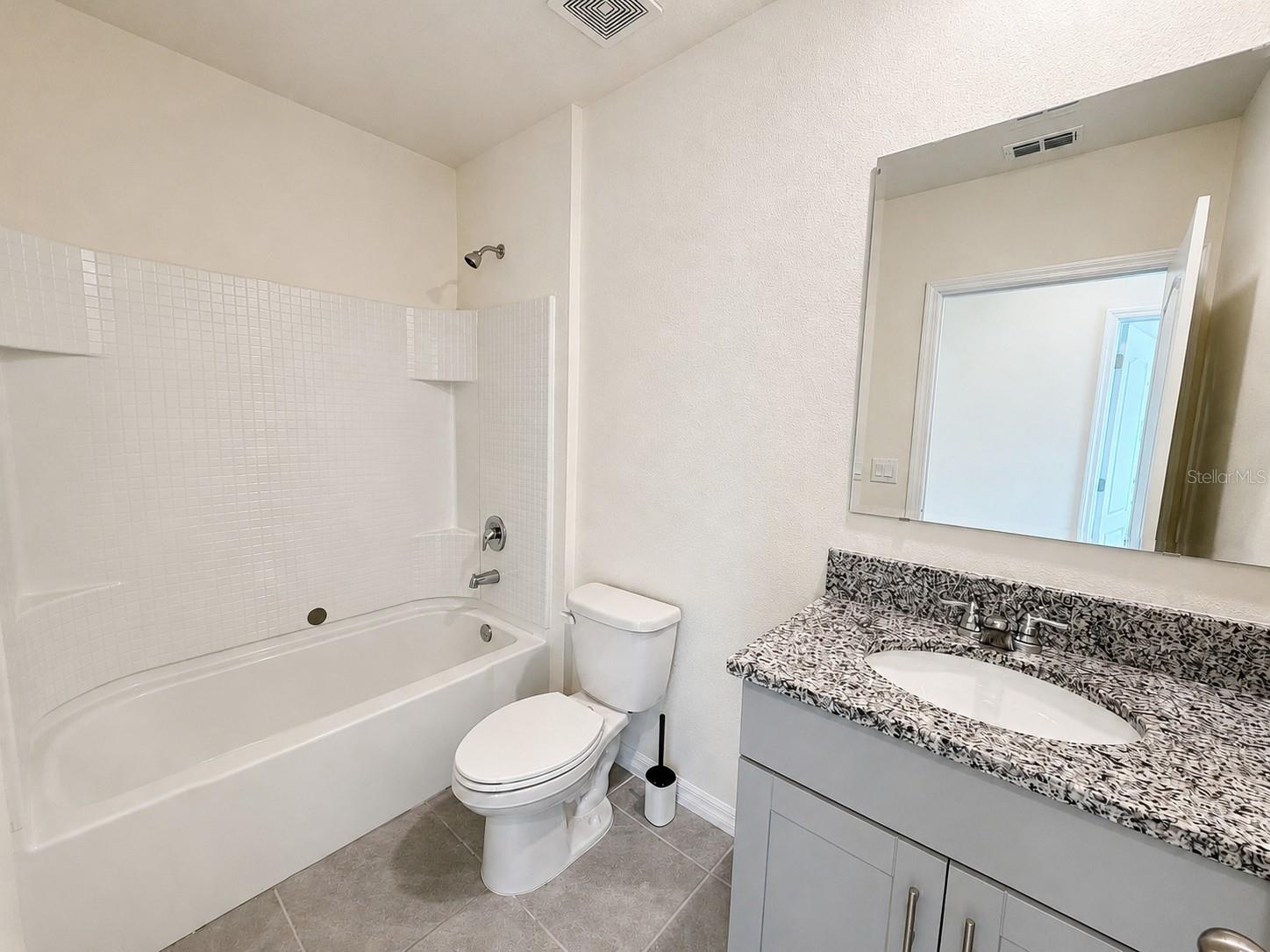 BELLA OAKS - Residential Lease