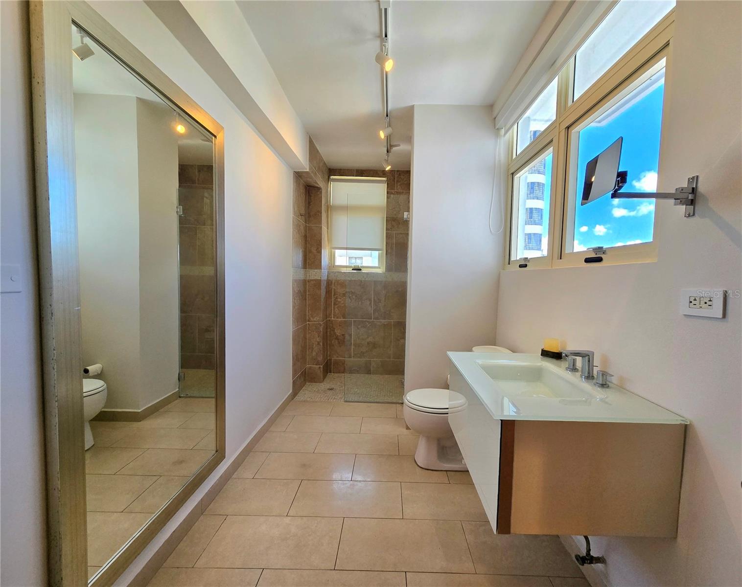 DIN APARTMENTS - Residential Lease