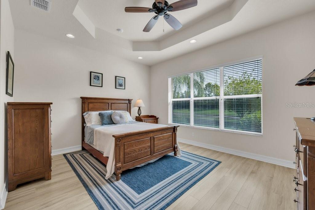 VALENCIA LAKES - Residential