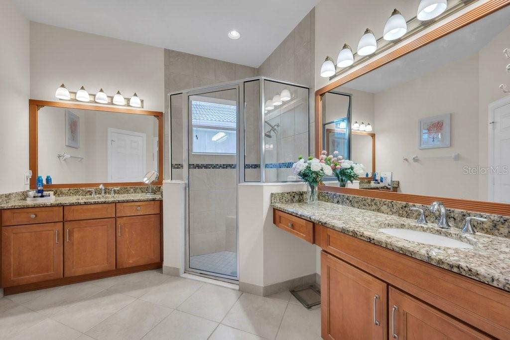 VALENCIA LAKES - Residential