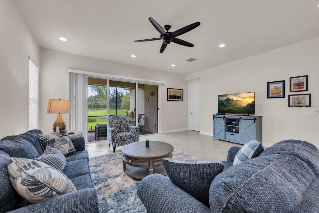 VALENCIA LAKES - Residential