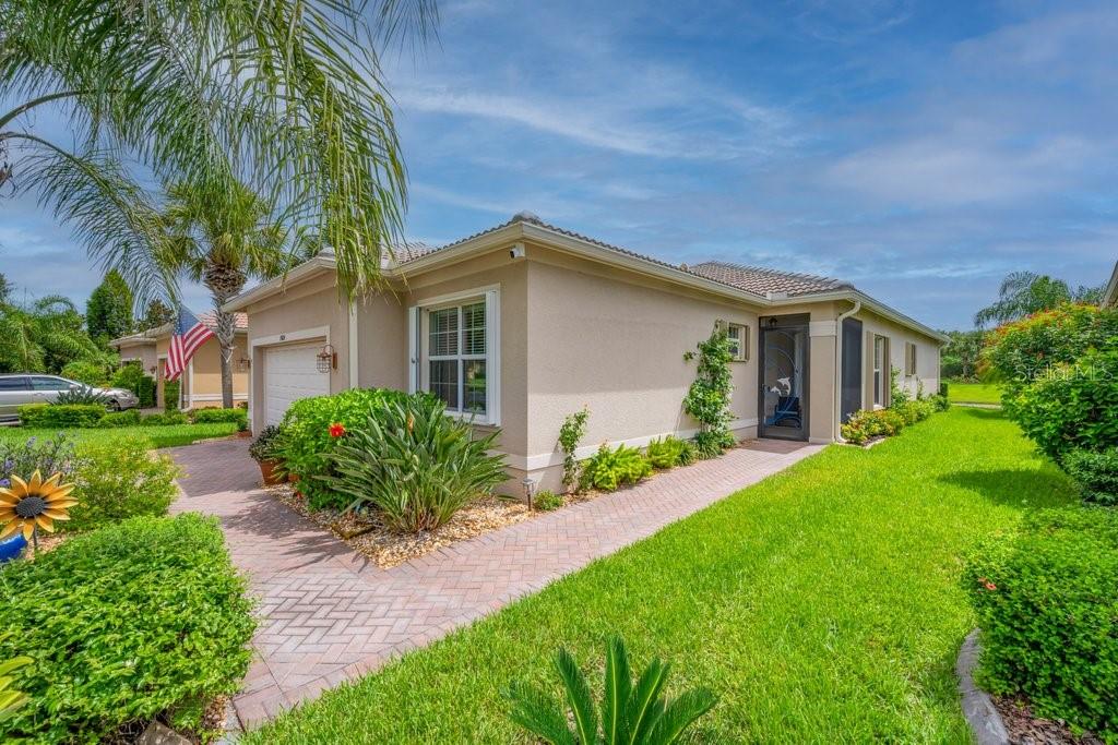 VALENCIA LAKES - Residential