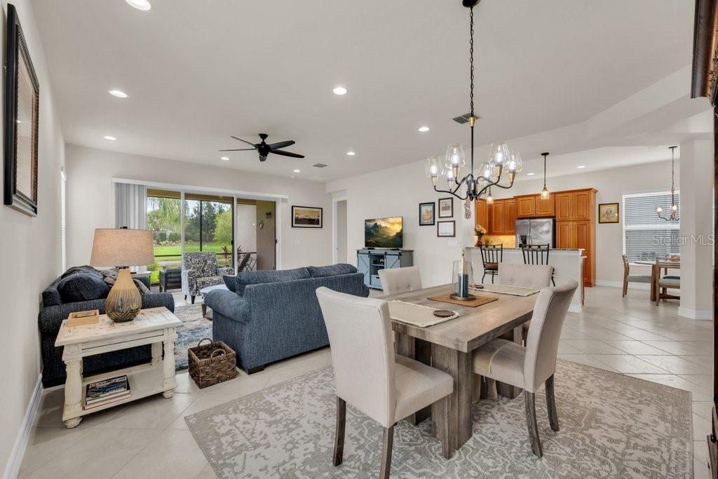 VALENCIA LAKES - Residential