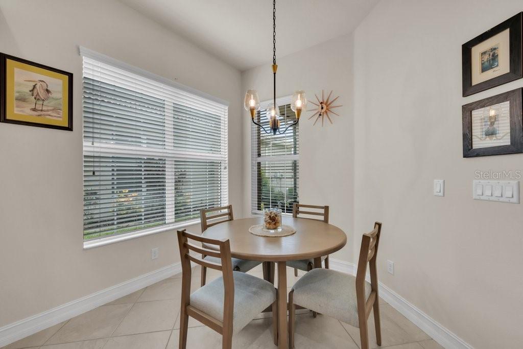 VALENCIA LAKES - Residential