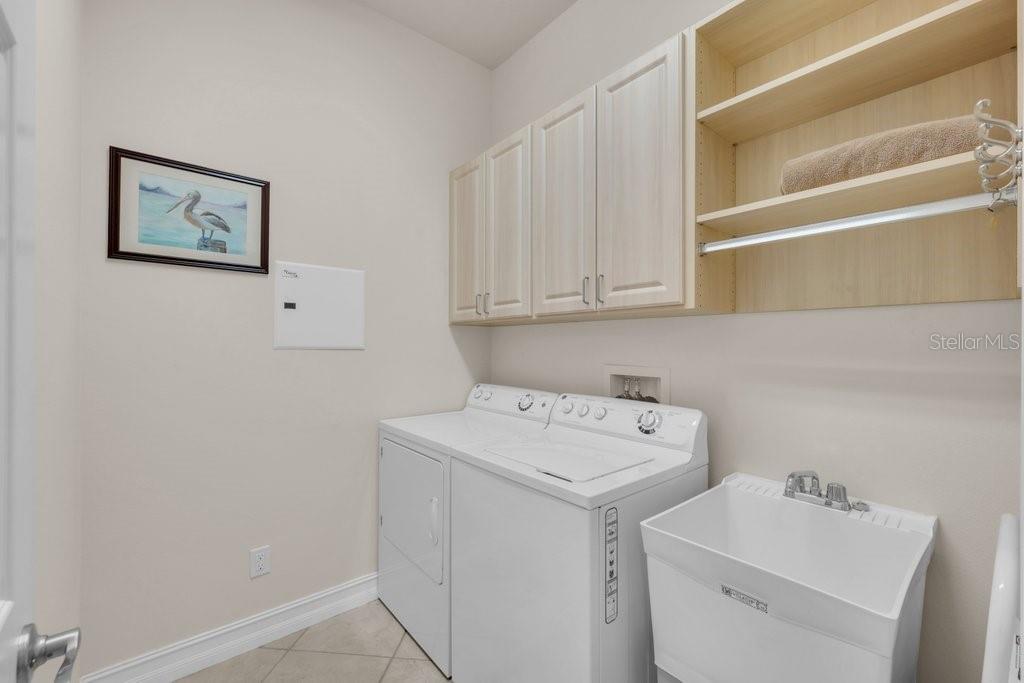 VALENCIA LAKES - Residential