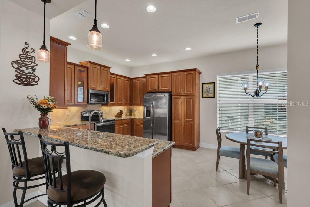 VALENCIA LAKES - Residential